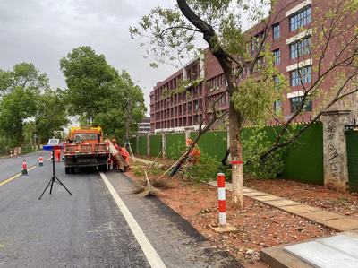 安義公路分中心 應(yīng)急指揮車筑起極端天氣保暢通的堅(jiān)實(shí)防線